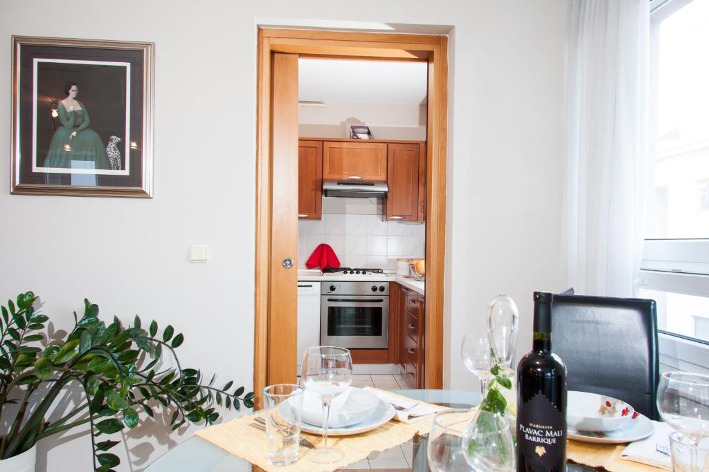 Kuchyň nebo kuchyňský kout v ubytování Apartment Avenue
