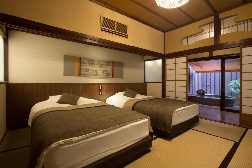 Postel nebo postele na pokoji v ubytování Matsudaya Hotel
