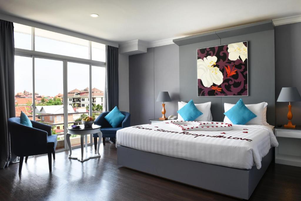 Postel nebo postele na pokoji v ubytování Memoire Siem Reap Hotel
