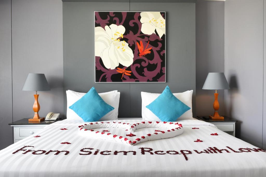 Postel nebo postele na pokoji v ubytování Memoire Siem Reap Hotel