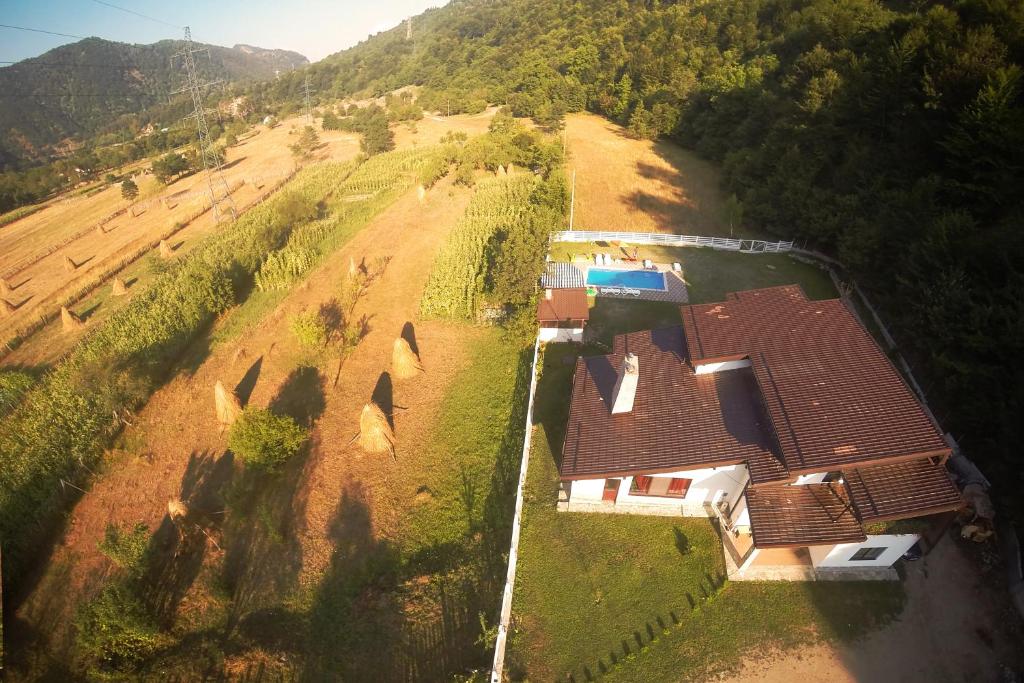 an aerial view of a house in a field at Casuta Didi in Brezoi