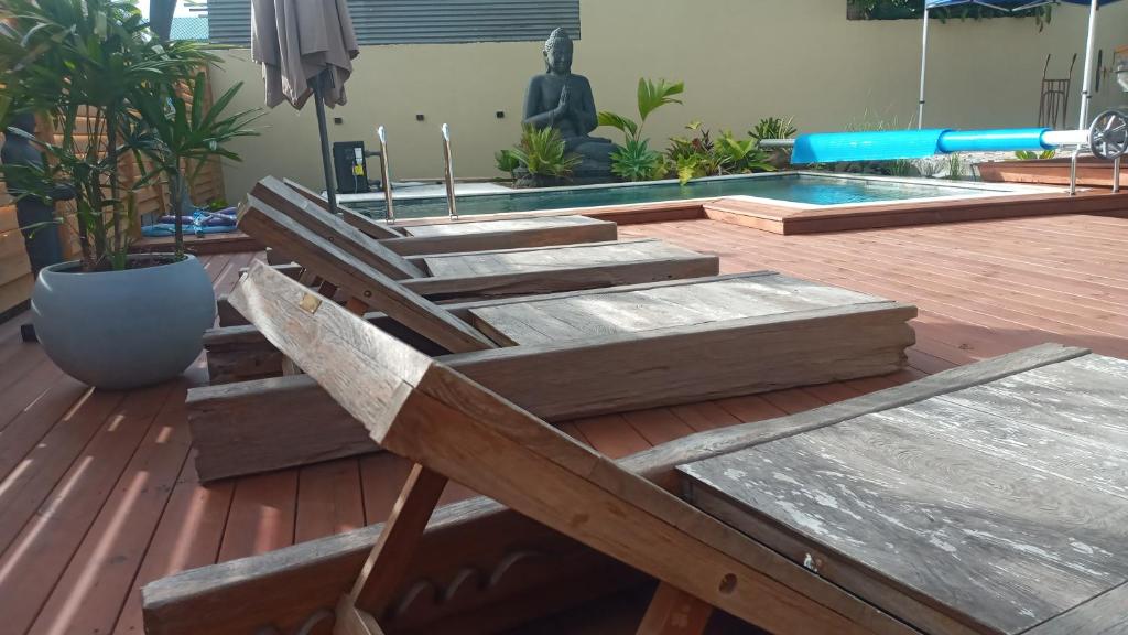 Bazén v ubytování Ô Licuala Villa nebo v jeho okolí