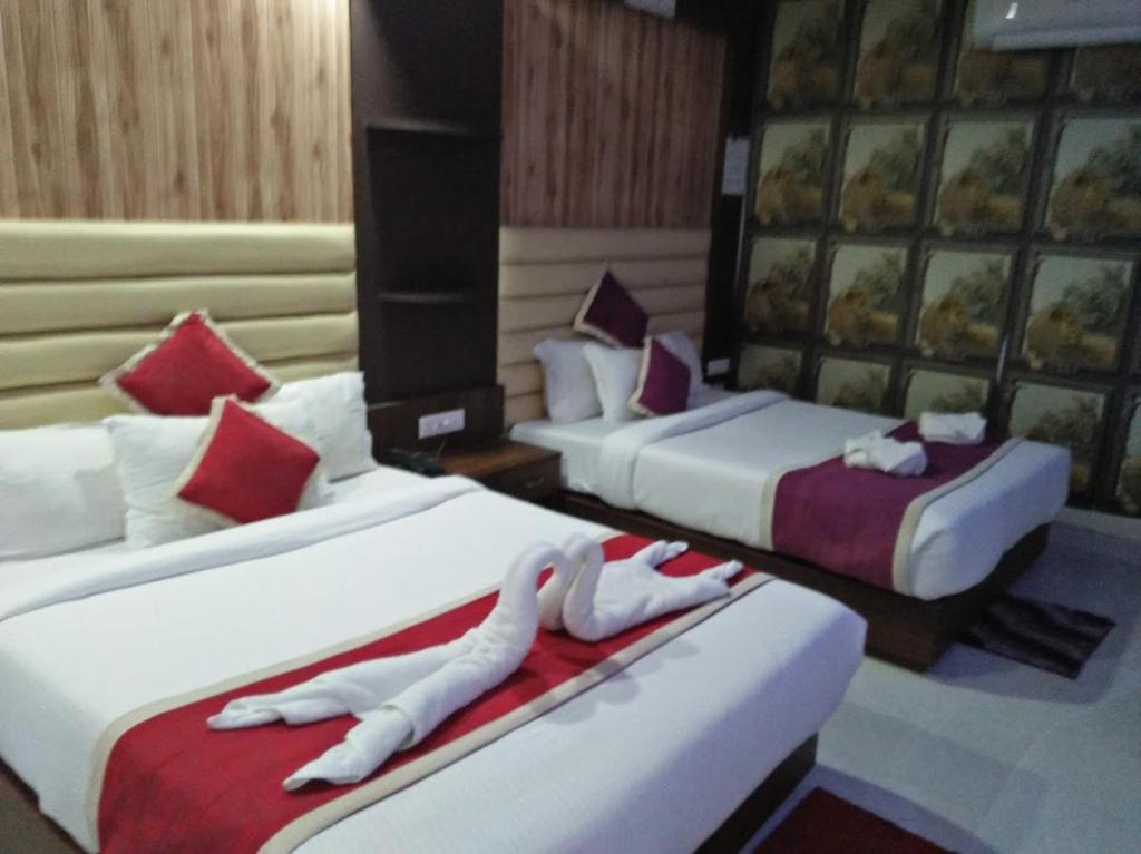 Säng eller sängar i ett rum på Royal Villa Beach Resort