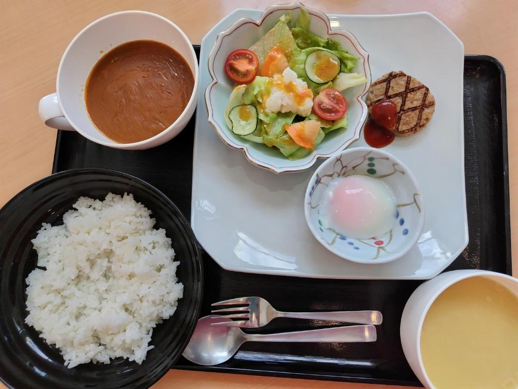 旅館の敷地内または近くでの食事または食べ物