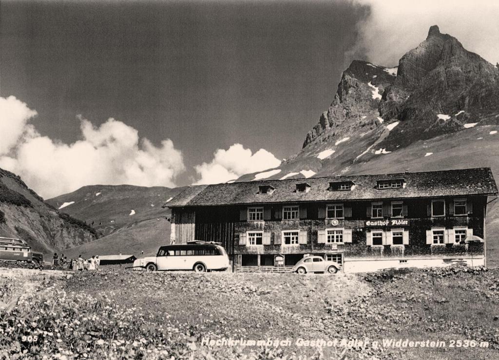 Nespecifikovaný výhled na hory nebo výhled na hory při pohledu z hotelu