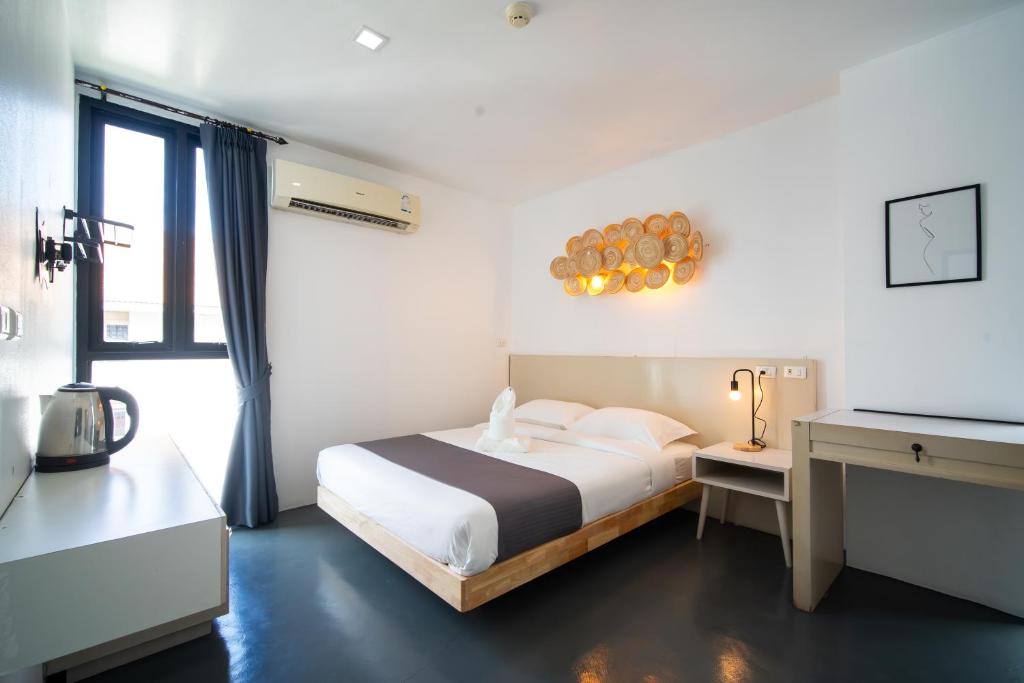 Ένα ή περισσότερα κρεβάτια σε δωμάτιο στο Helens hotel