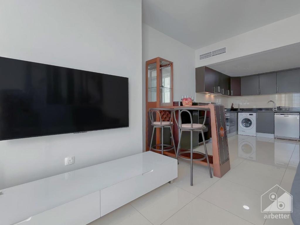 Kuchyň nebo kuchyňský kout v ubytování Stunning Loft with incredible views Dubai