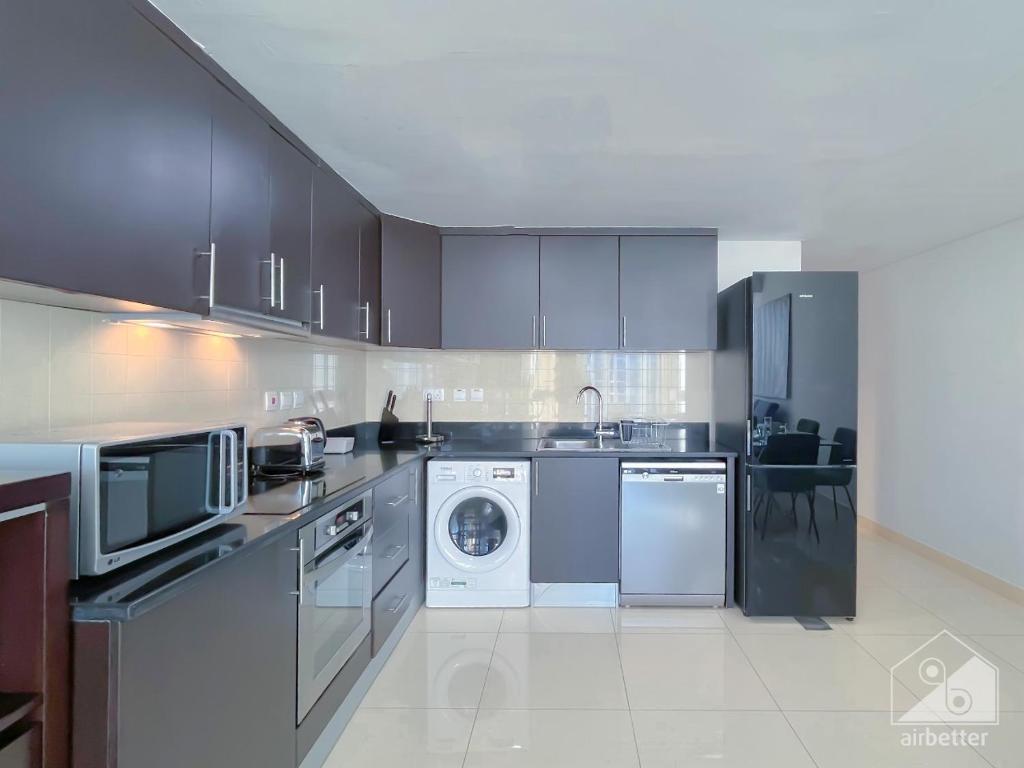 Kuchyň nebo kuchyňský kout v ubytování Stunning Loft with incredible views Dubai