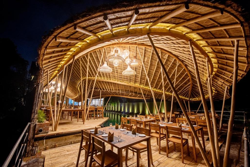 Restaurace v ubytování White Moon Resort