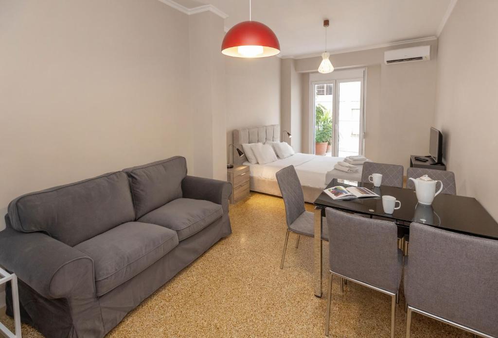 Posedenie v ubytovaní Leonidas Loft in the heart of Athens by GHH