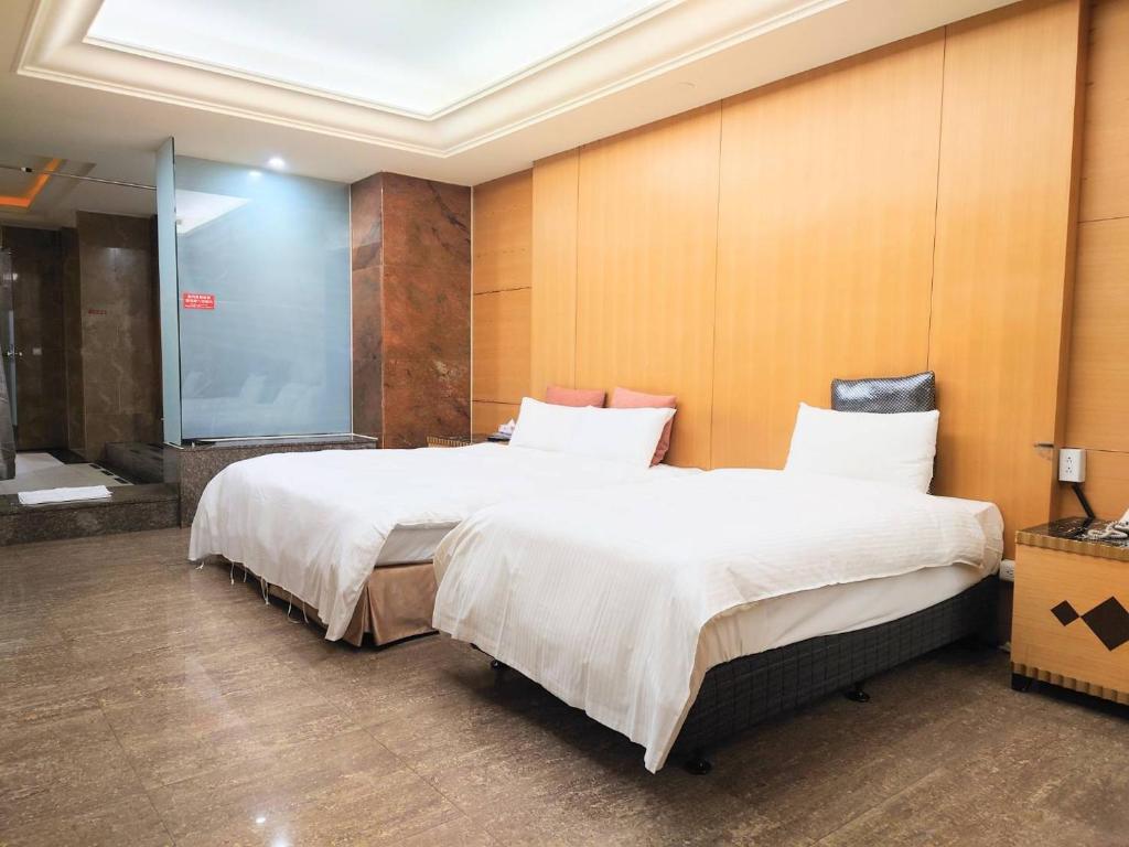 a hotel room with two beds in a room at Walker Hotel - Chengde in Taipei
