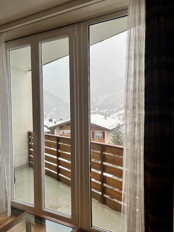 Nespecifikovaný výhled na hory nebo výhled na hory při pohledu z aparthotelu