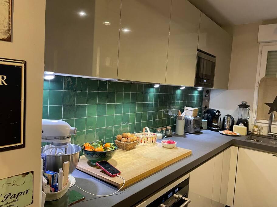 Photo de la galerie de l'établissement Maison climatisée 155 m2+jardin, à Puteaux