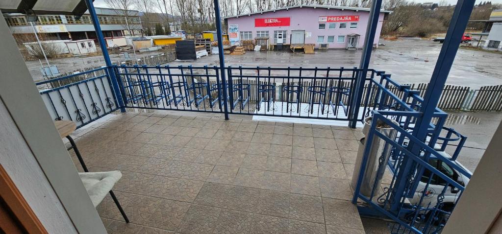 Balkón nebo terasa v ubytování Ubytovanie u Vlka