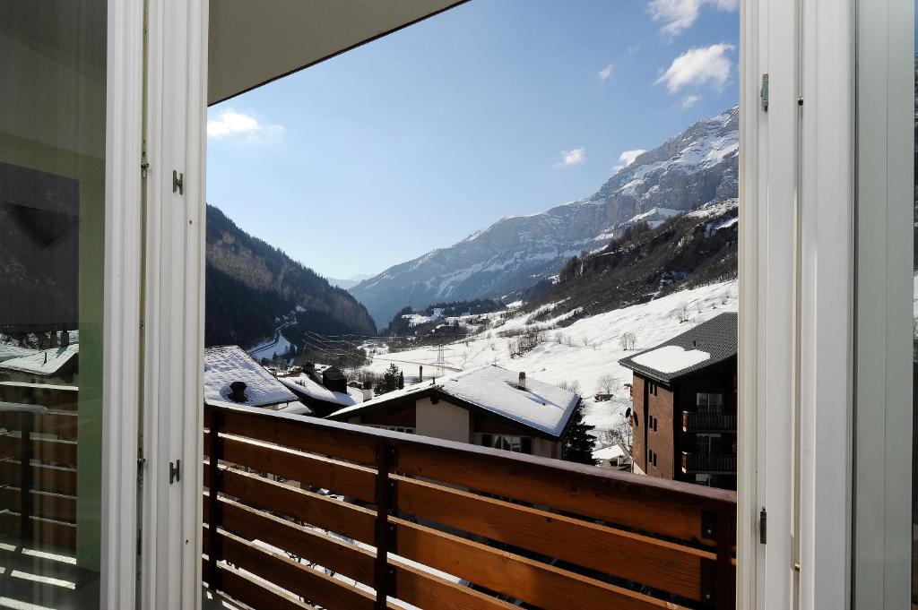 Nespecifikovaný výhled na hory nebo výhled na hory při pohledu z aparthotelu