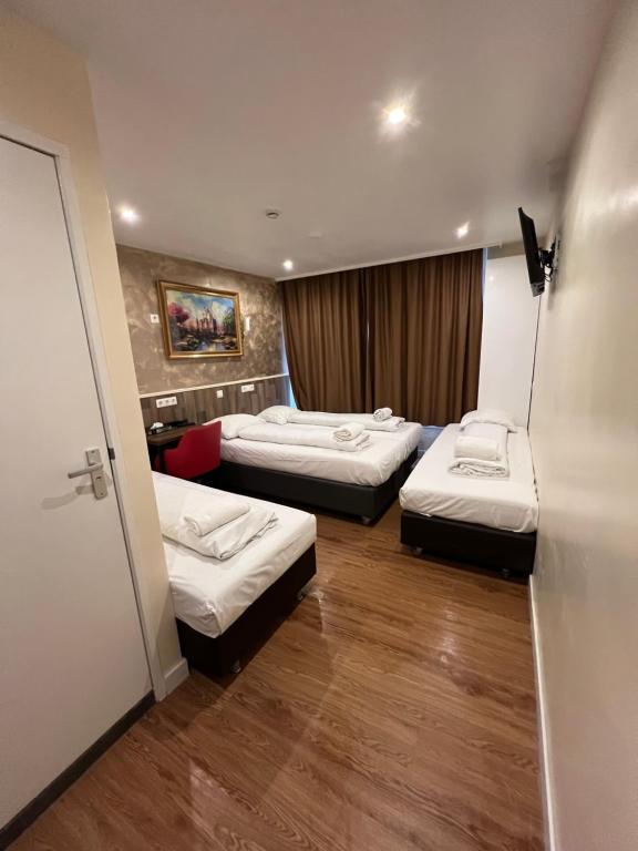 
Quadruple Room with Private Bathroom
