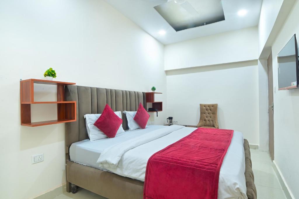 Ένα ή περισσότερα κρεβάτια σε δωμάτιο στο Chowdhry Tourist Lodge - New Delhi Railway Station - 2 minutes walk