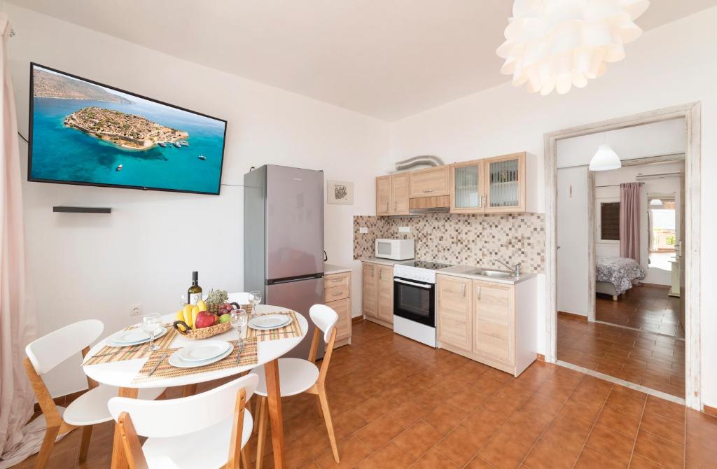 Kuchyň nebo kuchyňský kout v ubytování Elounda Summer Apt