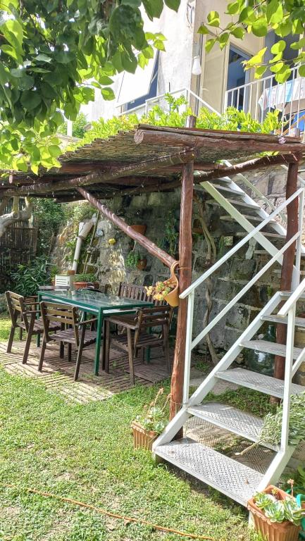 A garden outside Delizia Caprese