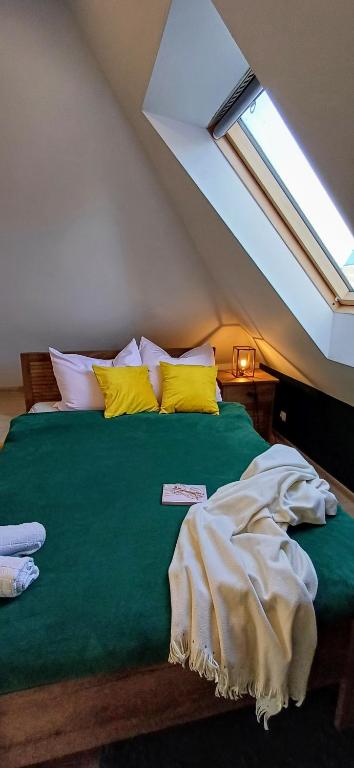 Posteľ alebo postele v izbe v ubytovaní Apartament Pod 12 B