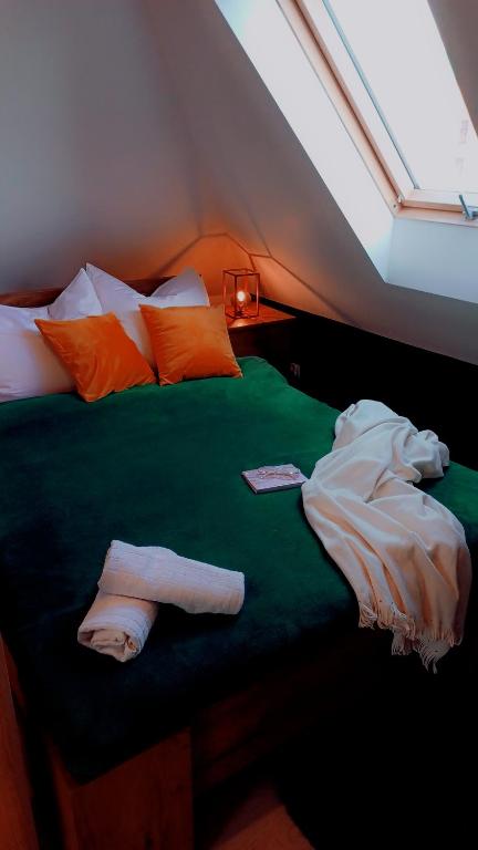 Posteľ alebo postele v izbe v ubytovaní Apartament Pod 12 B