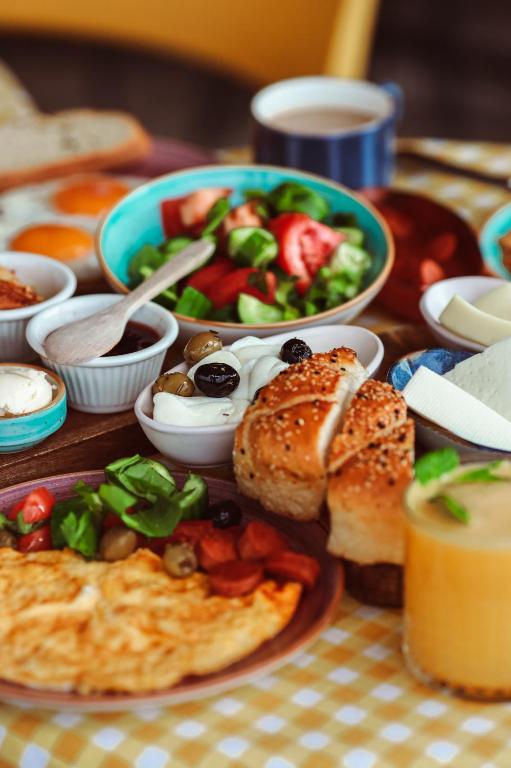 a table with a plate of food and a salad at Limon Inn Hotel, Taşucu in Tasucu