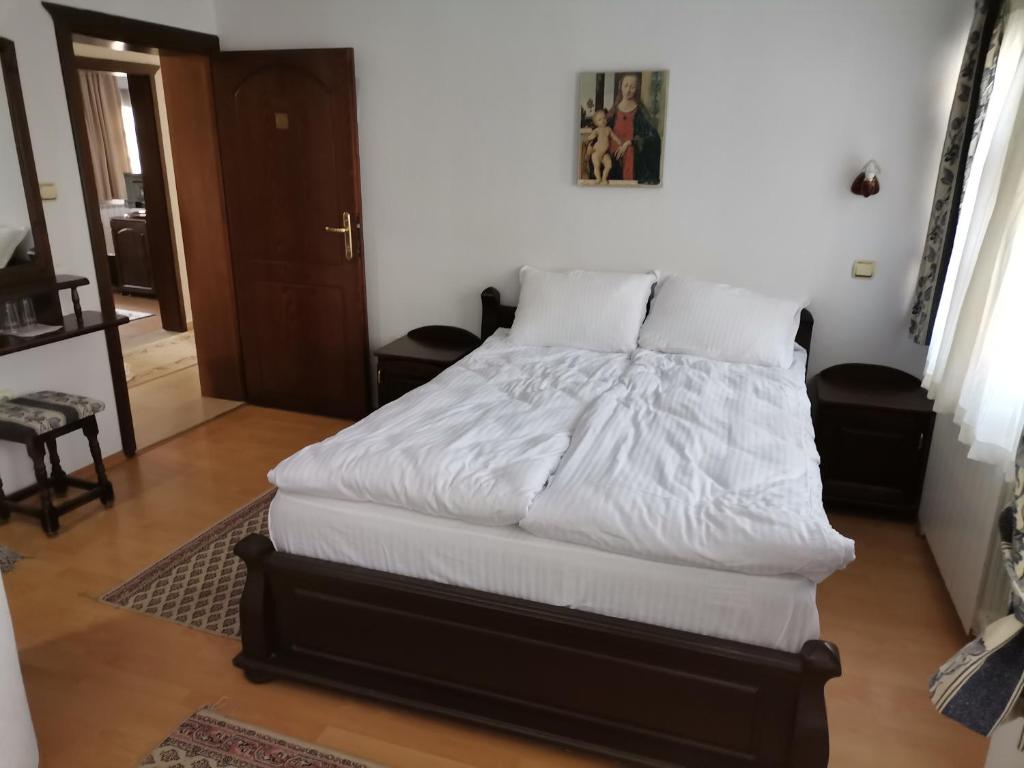 Postel nebo postele na pokoji v ubytování Hotel Bolyarka
