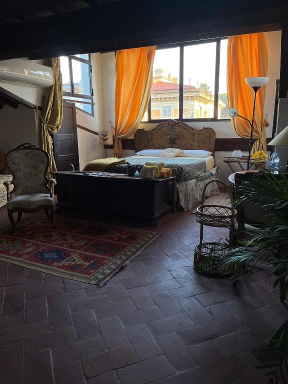 A seating area at B&B Alla Corte dei Medici