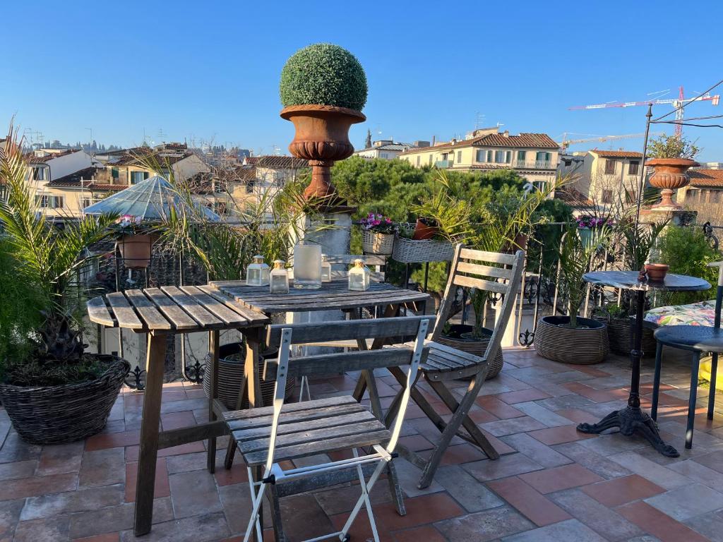A balcony or terrace at B&B Alla Corte dei Medici