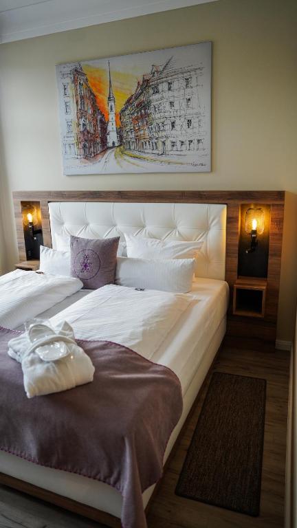Postel nebo postele na pokoji v ubytování DAS KEHRS - Hotel auf dem Petersberg