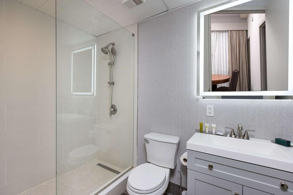 Inn at the Colonnade Baltimore - A DoubleTree by Hilton Hotel - Queen Suite Met Whirlpool - Niet -roken