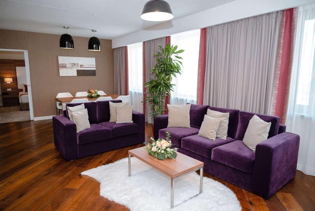 O zonă de relaxare la Ramada Plaza Craiova
