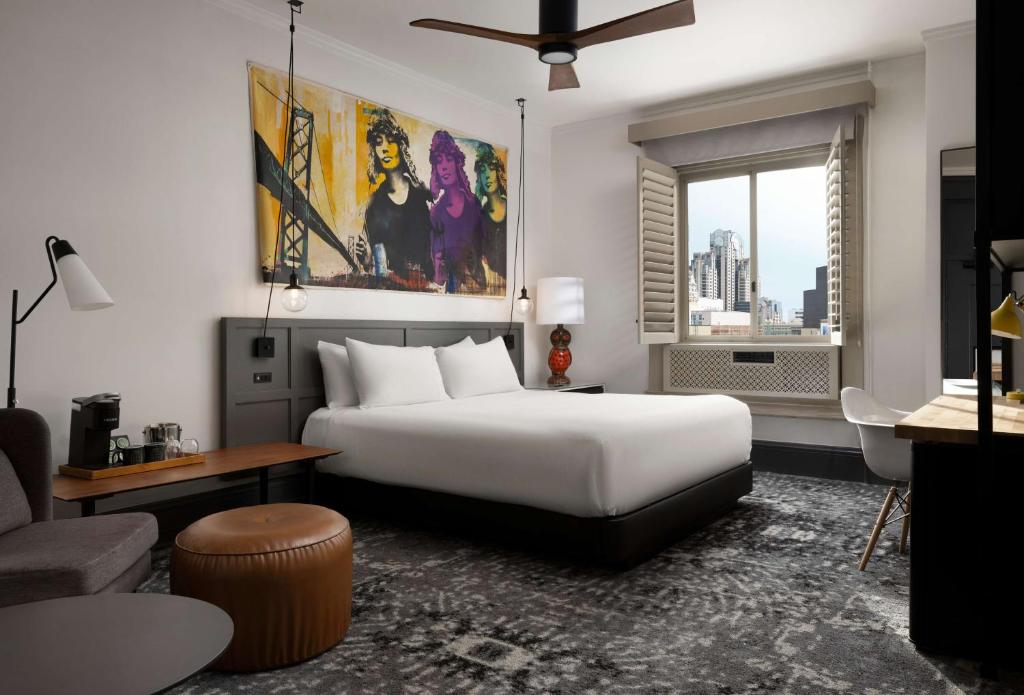 The Barnes San Francisco, Tapestry Collection by Hilton - King Room With Bath Tub - Mobility And Hearing Access/Non-Smoking
