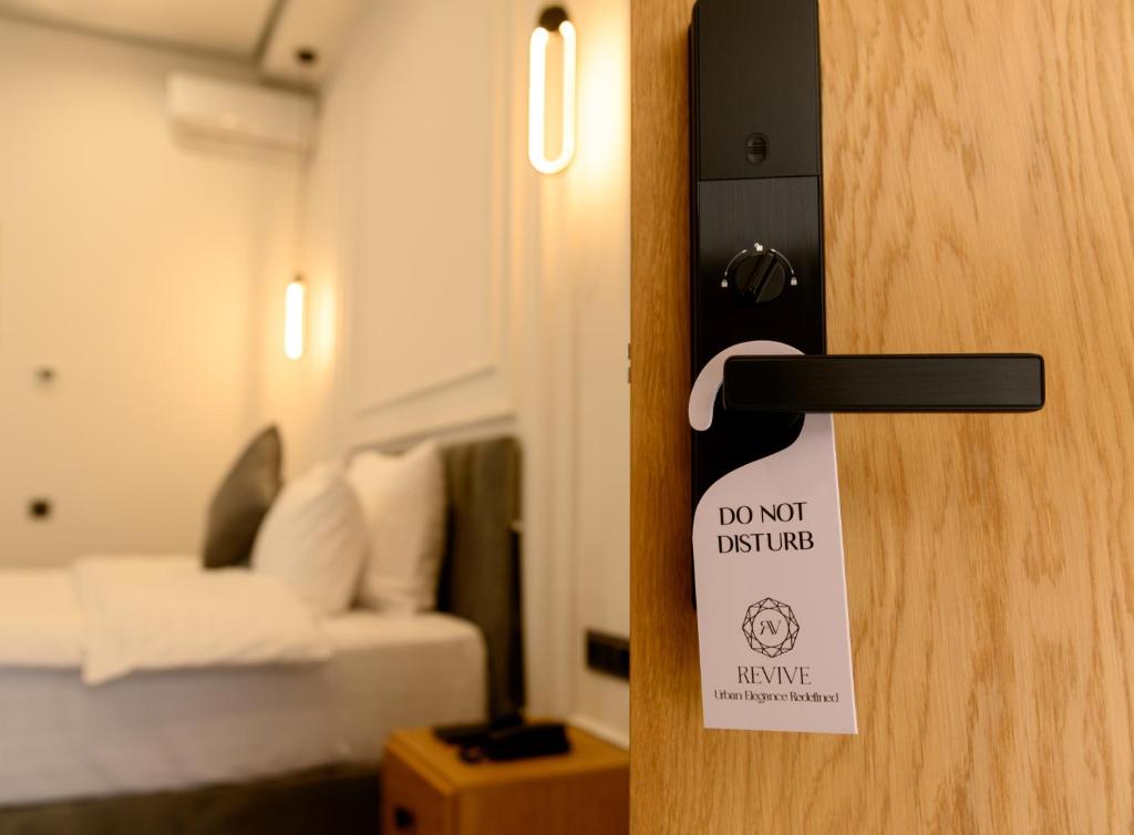 Postel nebo postele na pokoji v ubytování Revive Boutique Hotel