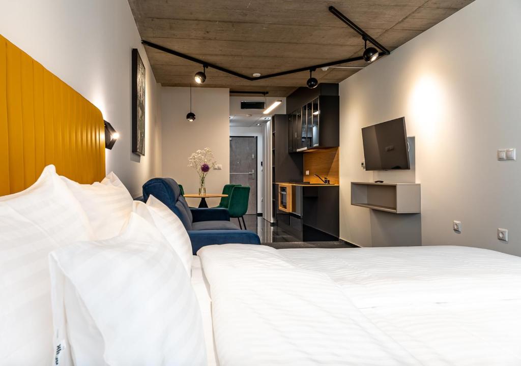 Postel nebo postele na pokoji v ubytování Noir Hotel