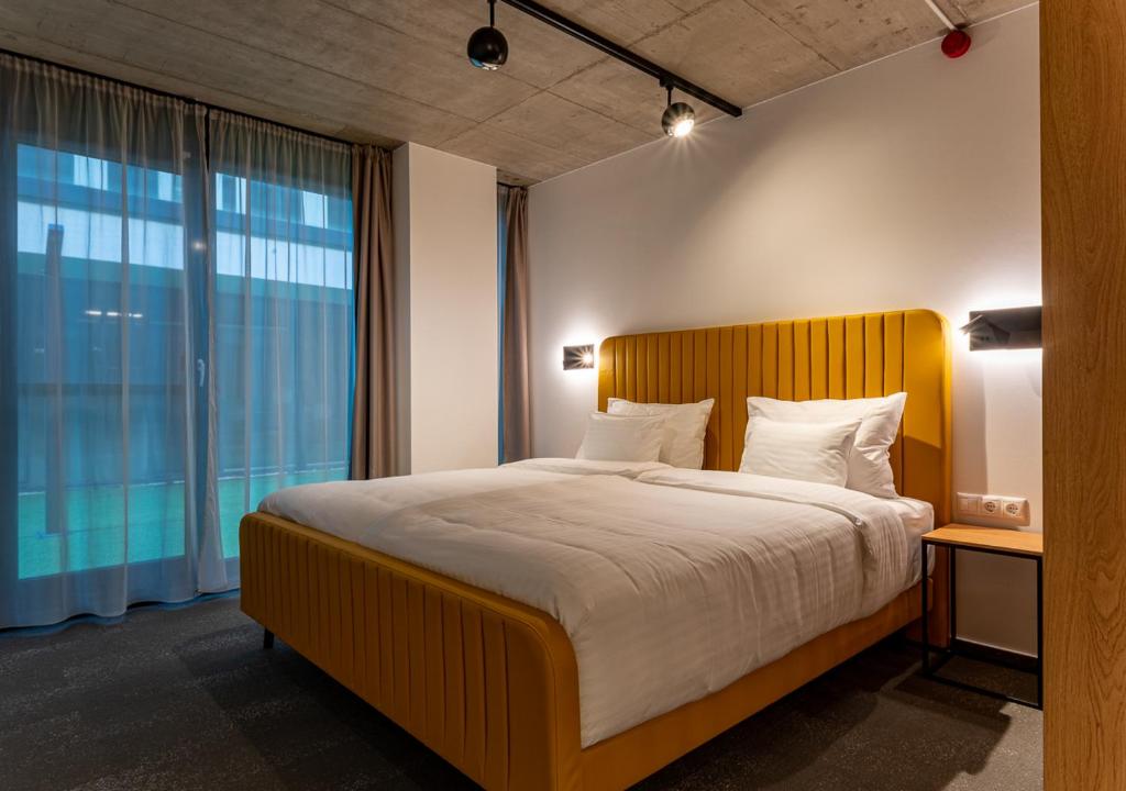 Postel nebo postele na pokoji v ubytování Noir Hotel