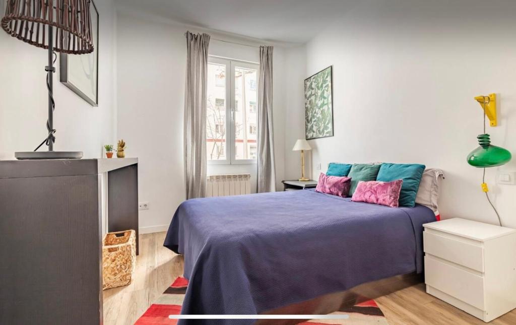 Una cama o camas en una habitación de Habitación Simple en PISO COMPARTIDO C