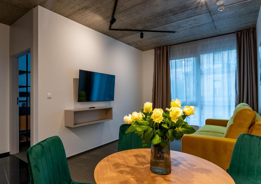 TV a/nebo společenská místnost v ubytování Noir Hotel