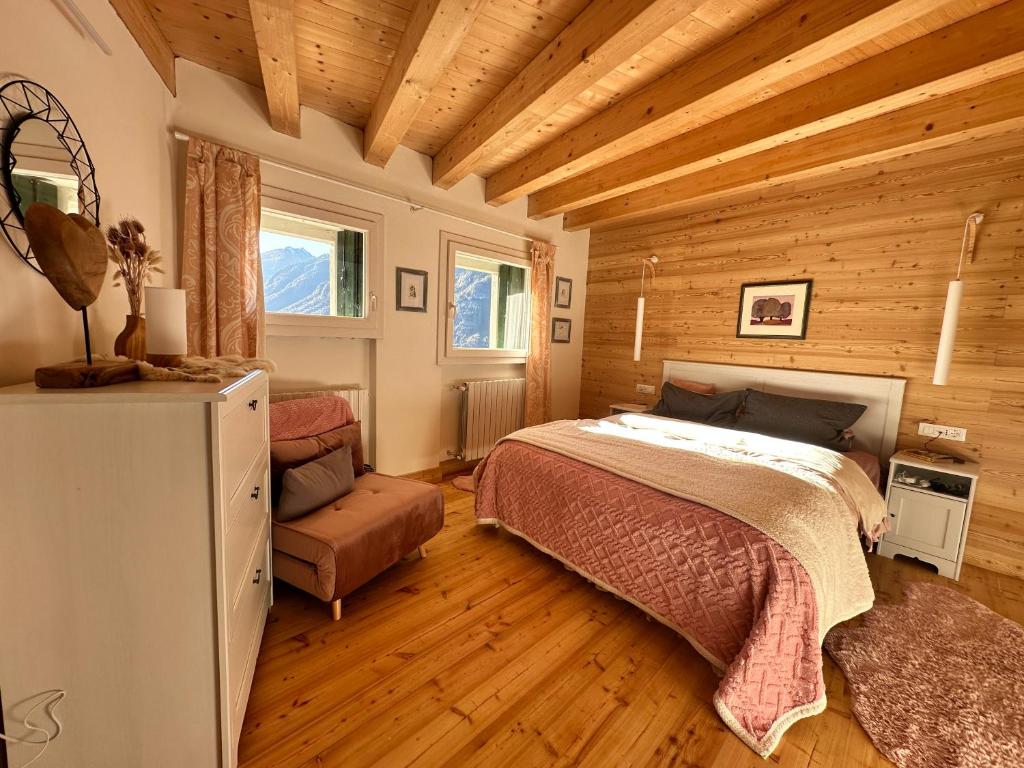 Ένα ή περισσότερα κρεβάτια σε δωμάτιο στο CIELO E TERRA Chalet Zencheri con vista panoramica