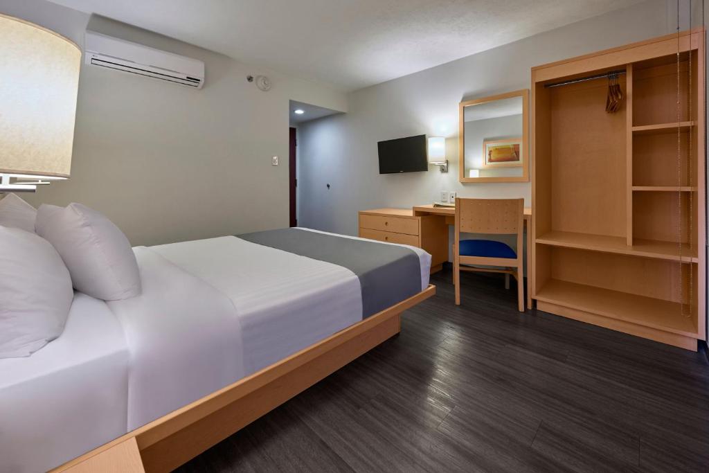 Postel nebo postele na pokoji v ubytování City Express by Marriott Tula