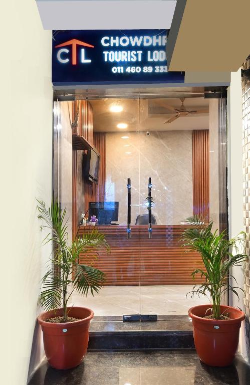 Vstupní hala nebo recepce v ubytování Chowdhry Tourist Lodge - New Delhi Railway Station - 2 minutes walk