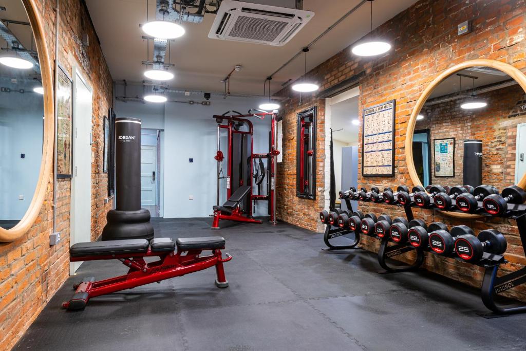Fitness centrum a/nebo fitness zařízení v ubytování Prom Hotel