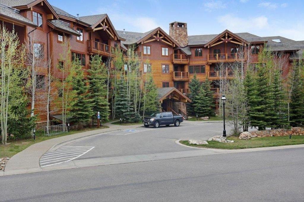 a car parked in front of a large building at Mountain Thunder Lodge in Breckenridge