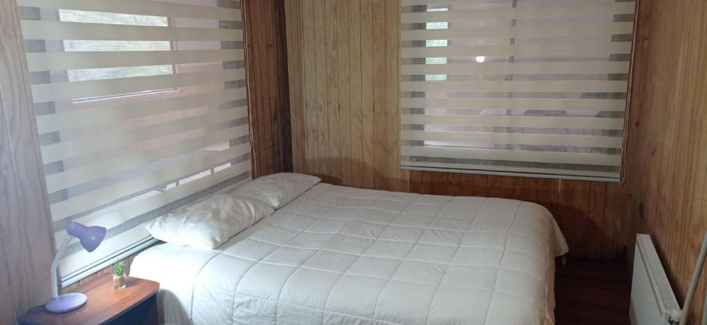 מיטה או מיטות בחדר ב-HOSTAL CARHUELLO