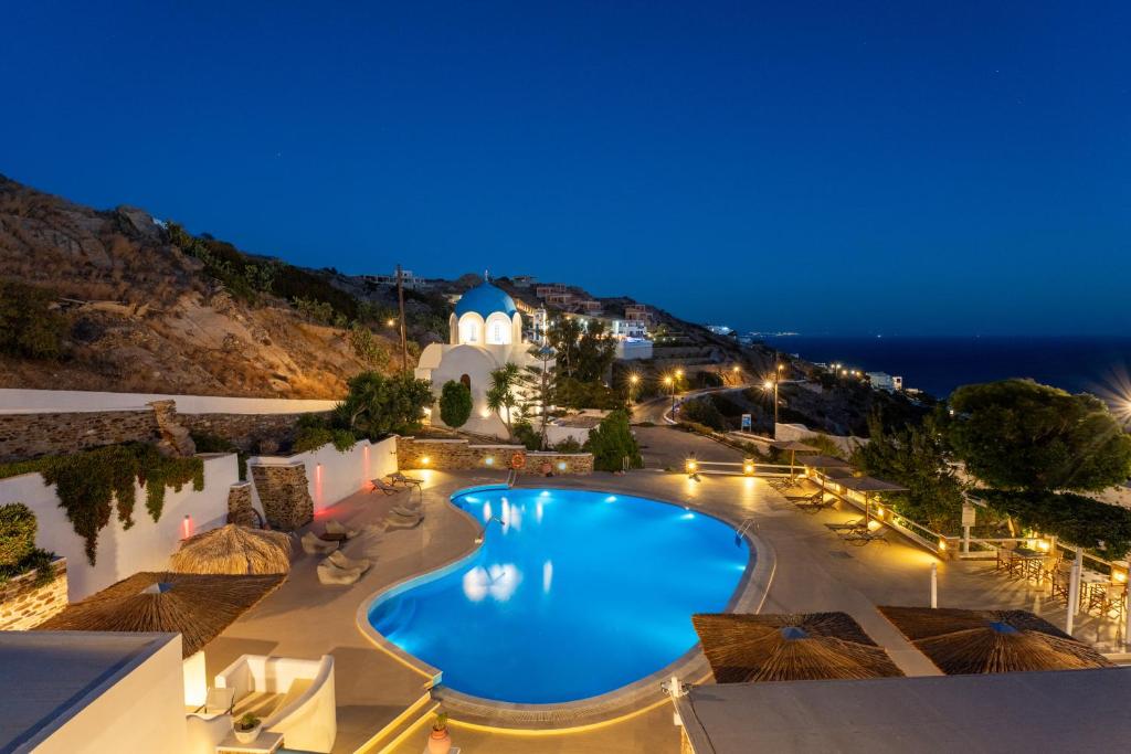 a view of a swimming pool at night at Fanari Art in Ios Chora