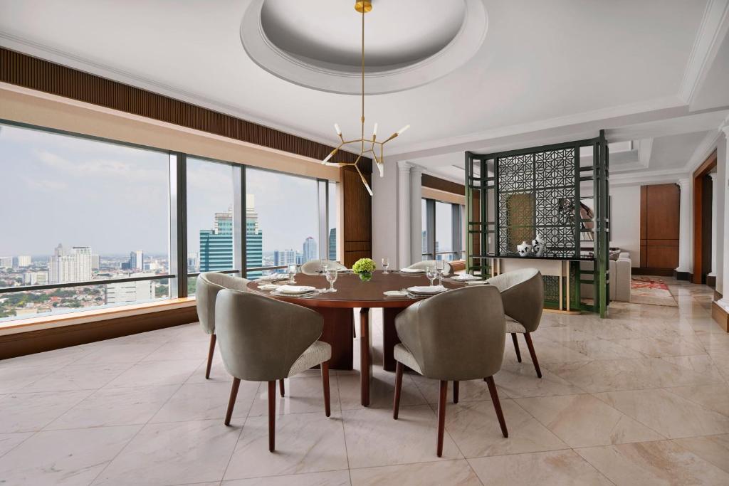 Area soggiorno di The Ritz-Carlton Jakarta, Mega Kuningan