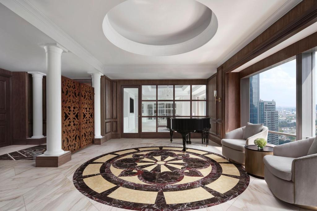 Area soggiorno di The Ritz-Carlton Jakarta, Mega Kuningan