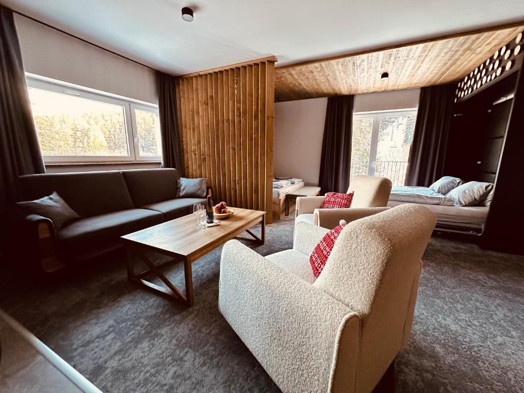 Posezení v ubytování Luxusní Apartmány Domovjanka - LYSÁ HORA, SMRK, KMÍNEK, SLAVÍČ