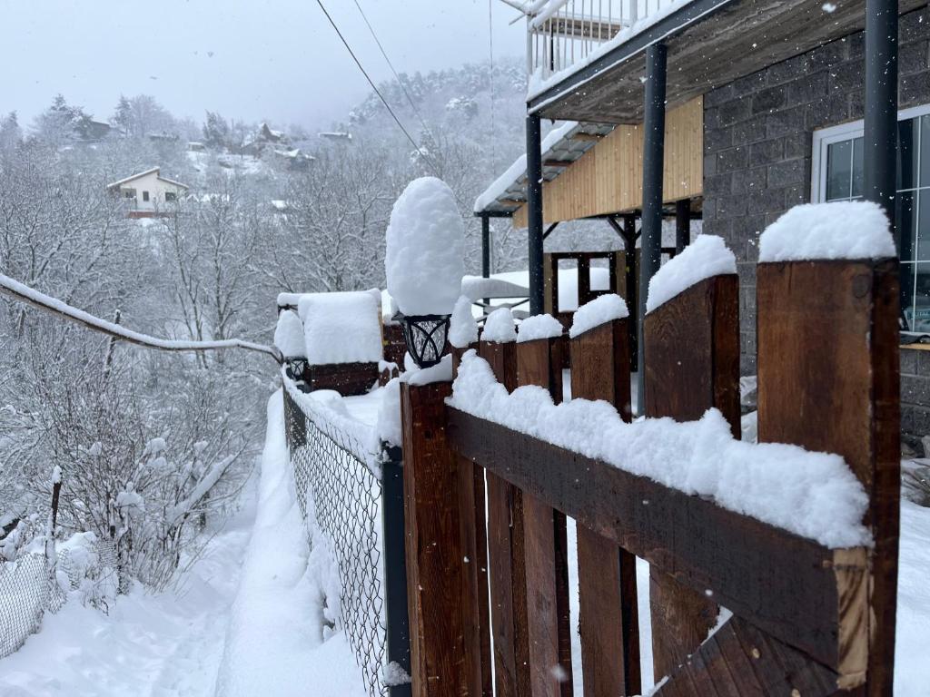 Hostel La Casa Dilijan v zimě