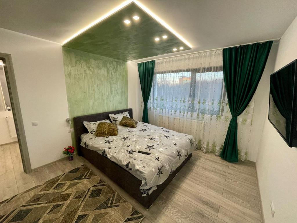 a bedroom with a bed and a window at D&D New Residence in Piteşti